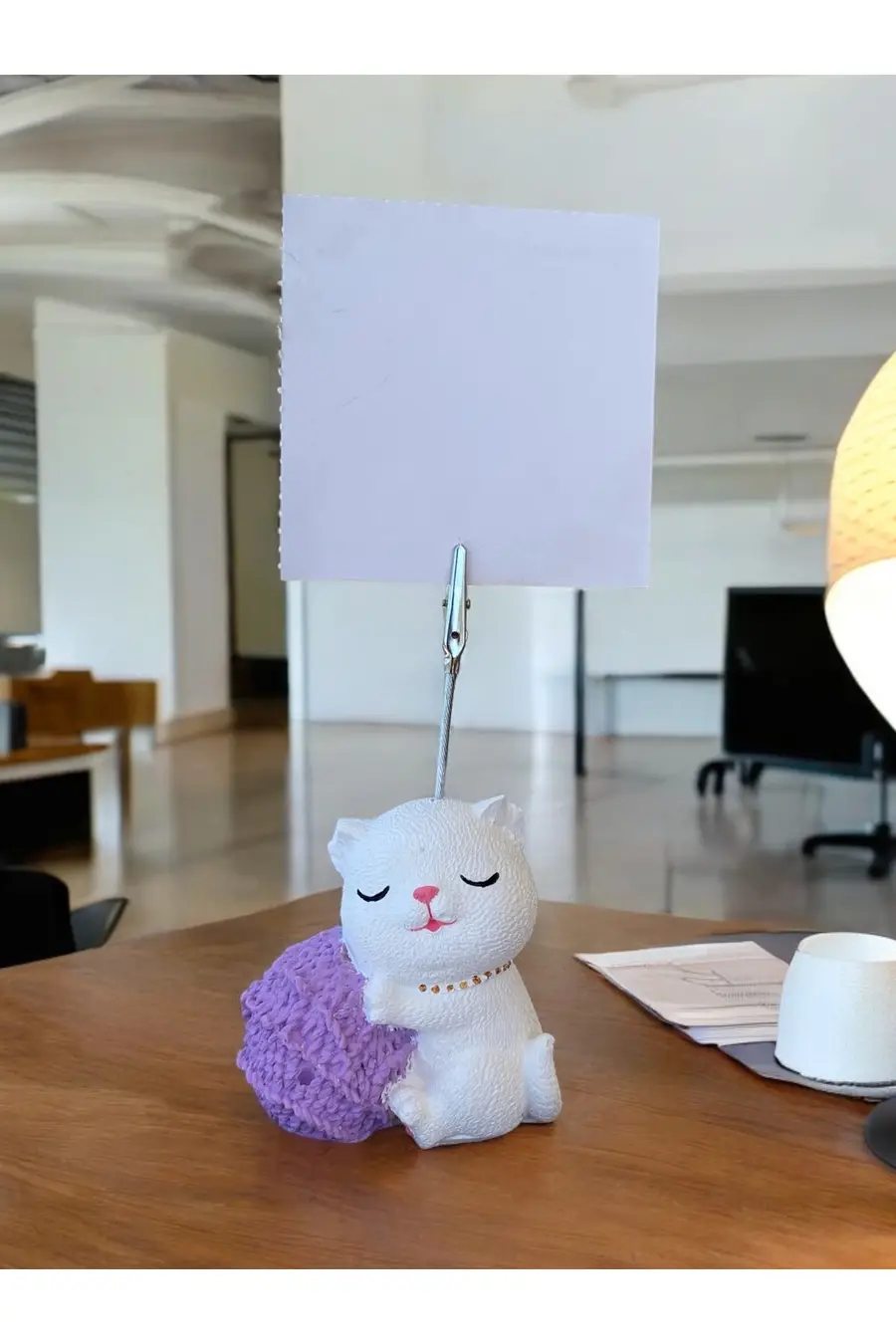 Lila Yumak Tutan Oturan Kawaii Kedi Temalı Not Tutacağı Fotoğraf Tutacak Tutucu Ofis Seti Hediyelik - 1. görsel