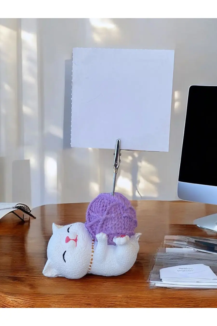 Lila Yumak Tutan yatan Kawaii Kedi Temalı Not Tutacağı Fotoğraf Tutacak Tutucu Ofis Seti Hediyelik - 1. görsel