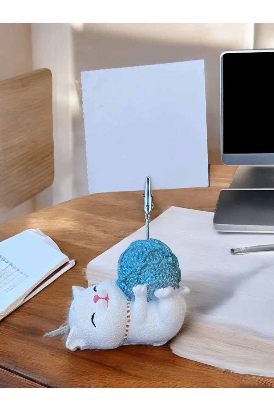 Mavi Sim Yumak Tutan Yatan Kawaii Kedi Temalı Not Tutacağı Fotoğraf Tutacak Tutucu Ofis Hediyelik - 1. görsel
