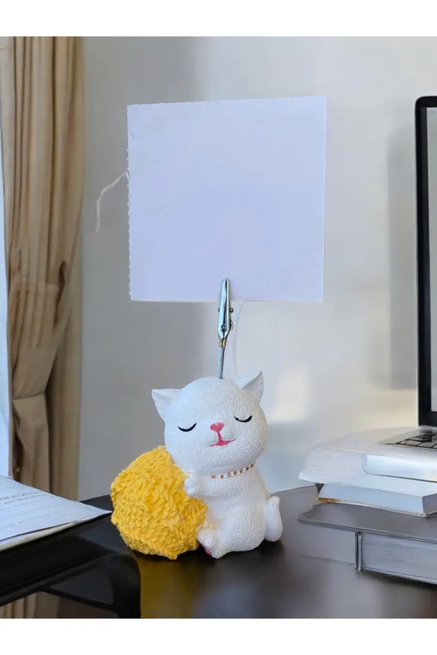Sarı Yumak Tutan Oturan Kawaii Kedi Temalı Not Tutacağı Fotoğraf Tutacak Tutucu Ofis Seti Hediyelik - 1. görsel