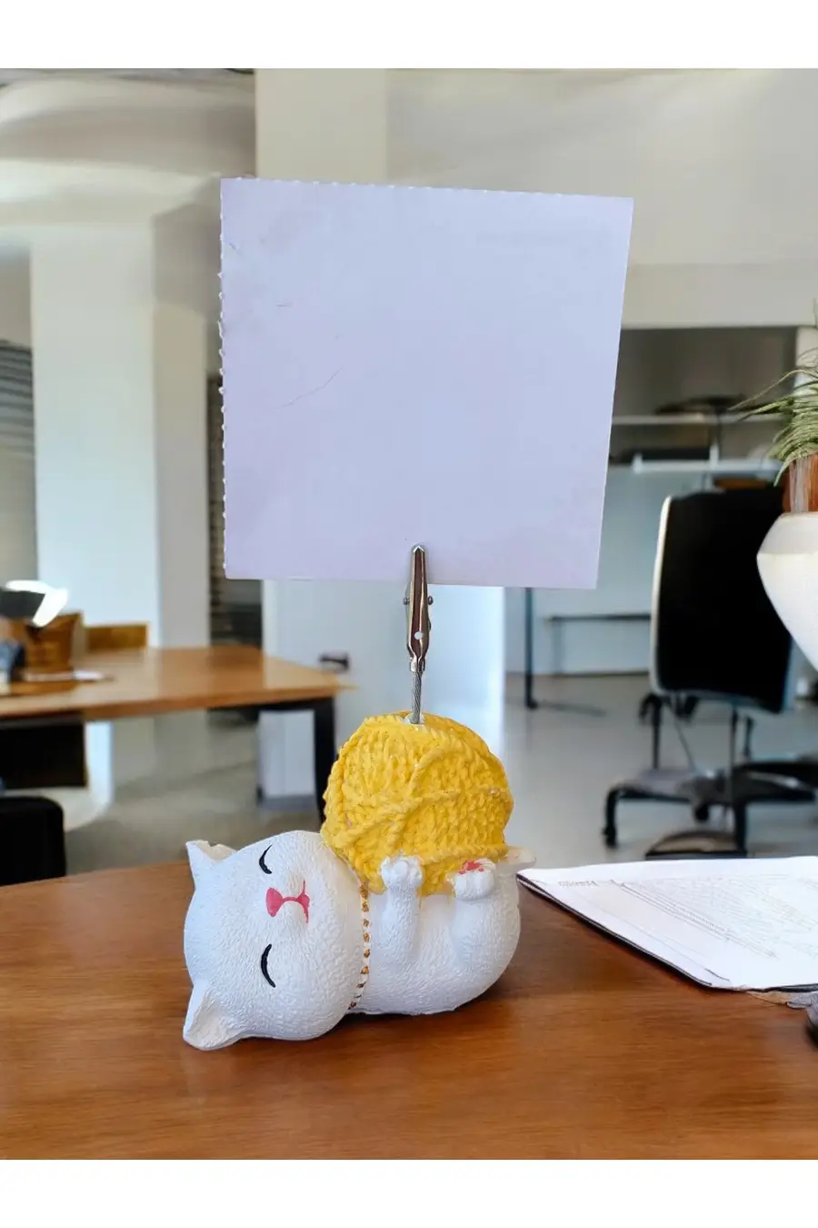 Sarı Yumak Tutan Yatan Kawaii Kedi Temalı Not Tutacağı Fotoğraf Tutacak Tutucu Ofis Seti Hediyelik - 1. görsel