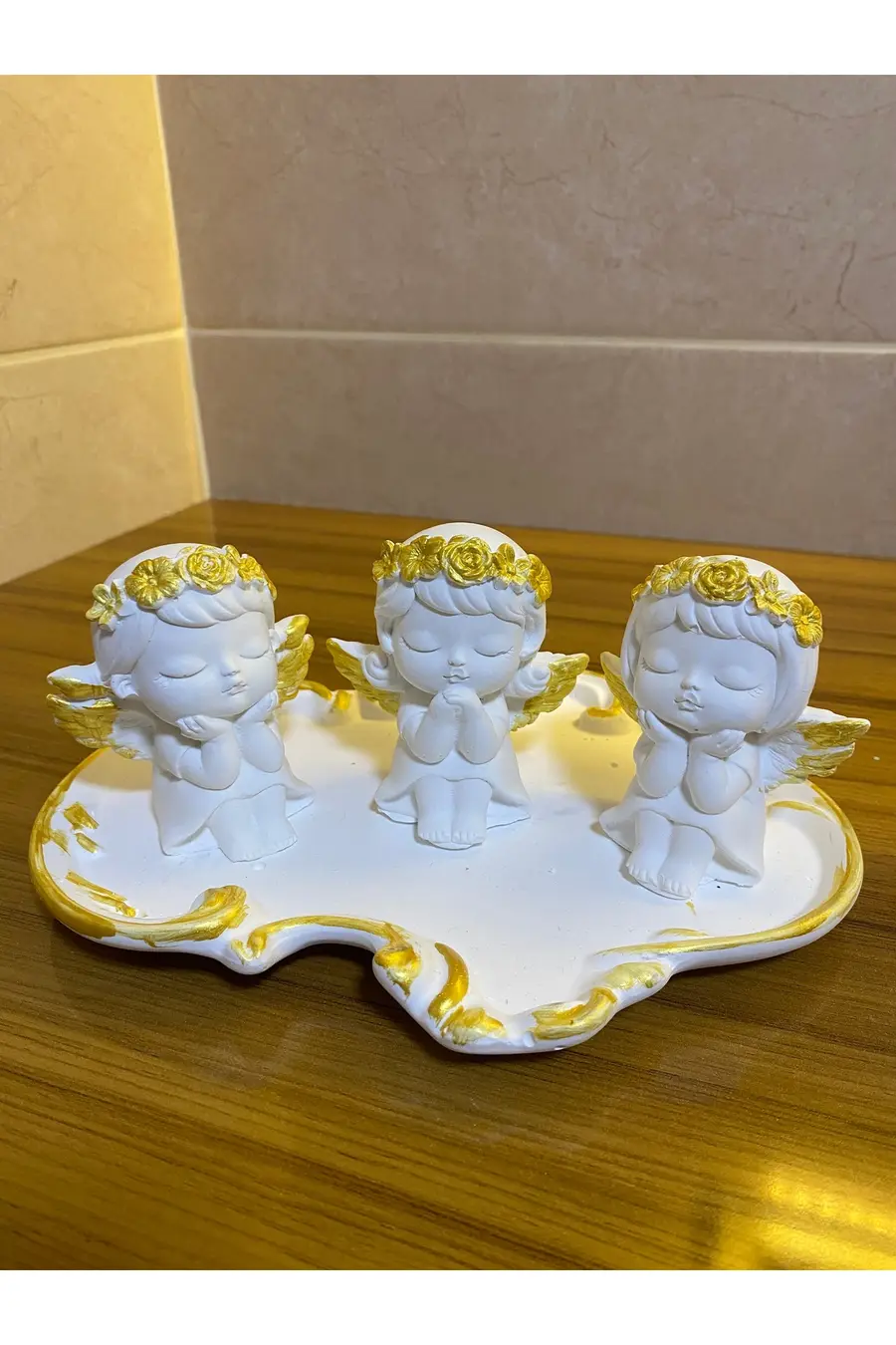 Tabak Sunumlu Vazolu Gold Detaylı Üçlü Melek Set - 1. görsel