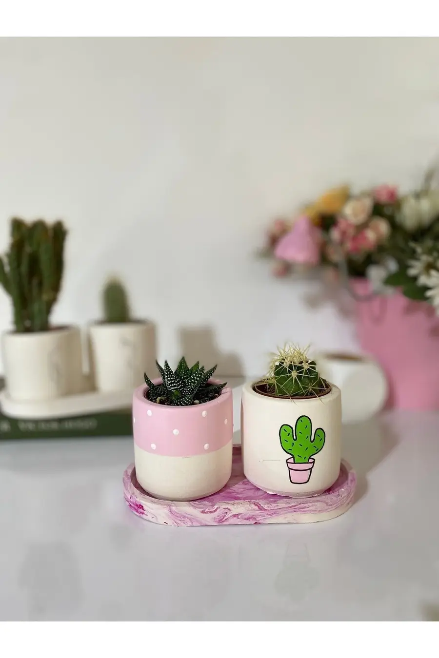Tabaklı Pembe Tatlı Kaktüs Desenli El Çizimi Saksı Seti Hediyelik Kalemlik - 1. görsel